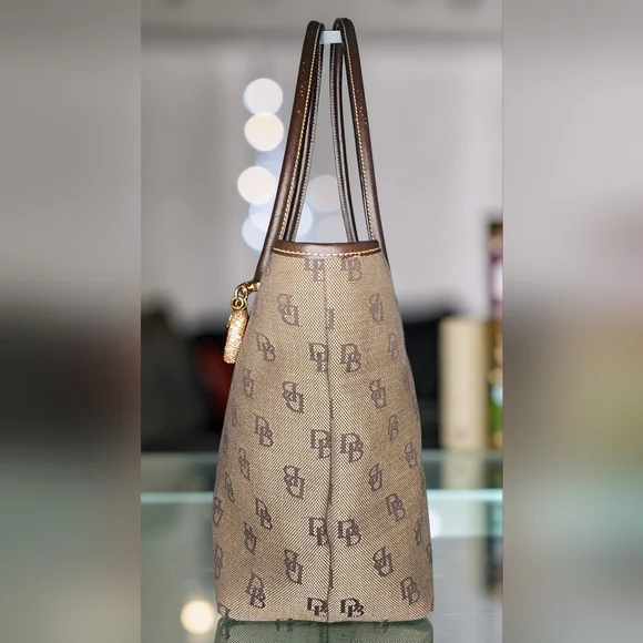 Classic & Vintage Dooney & Bourke Signature Collection Bag W/Bling Heart Charm - Picture 9 of 16